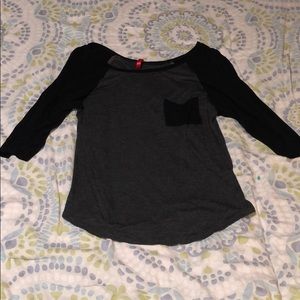 Black and grey t shirt